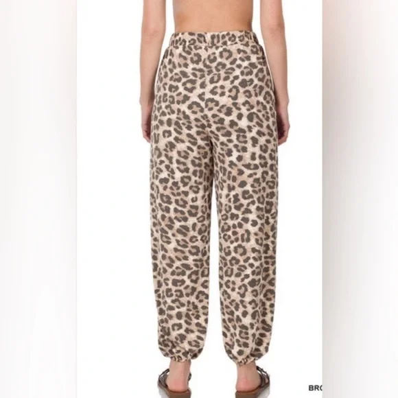 ZENANA WOMEN'S LEOPARD PRINT SPLIT-SIDE
PANTS WITH ELASTIC WAIST & ANKLE - Picture 6 of 6
